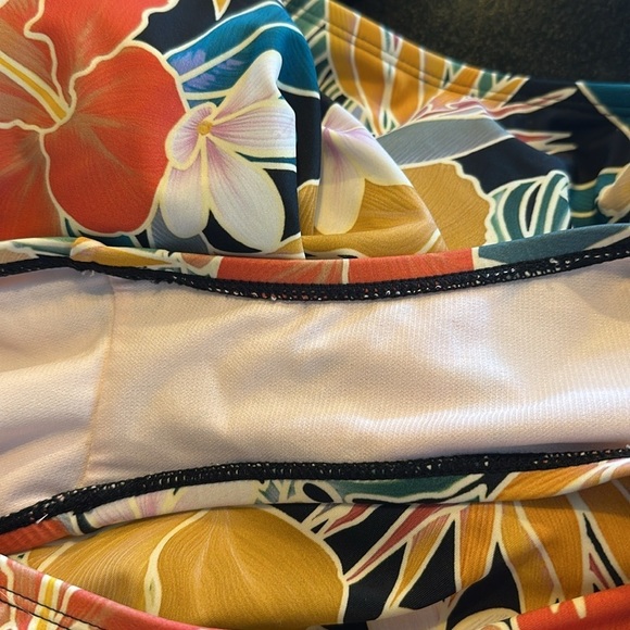 Hurley NWOT Dark Floral One Piece Swimsuit Size XL Tropical Modest Hawaiian - Picture 10 of 11